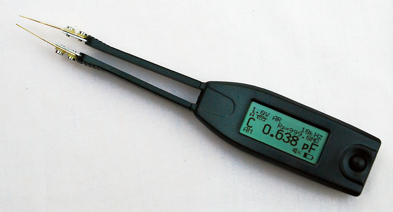Smart Tweezers® ST-5 measuring a component